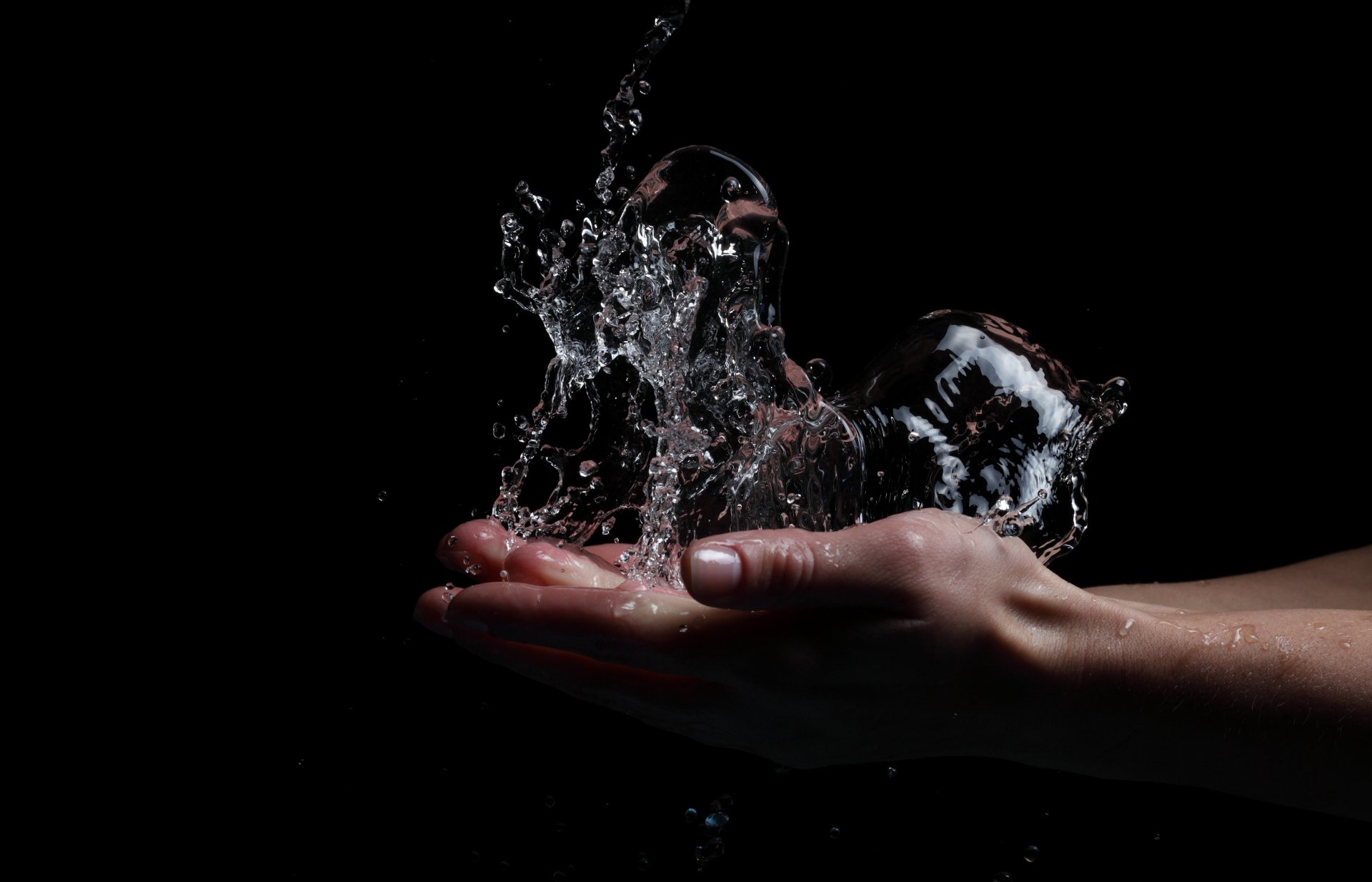 hands water spray