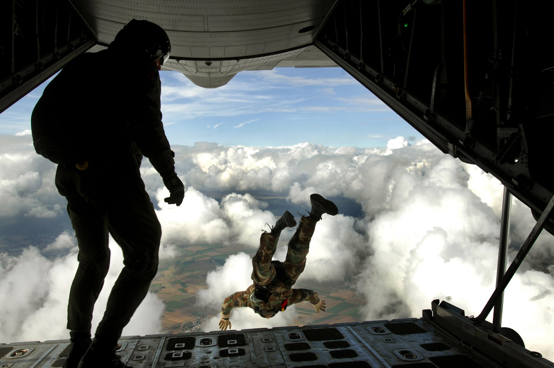 salto avión altitud nubes