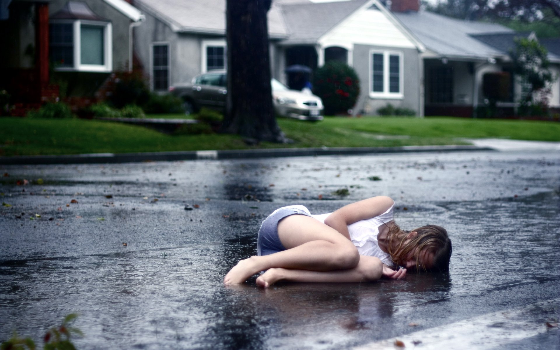 la jeune fille la rue la situation