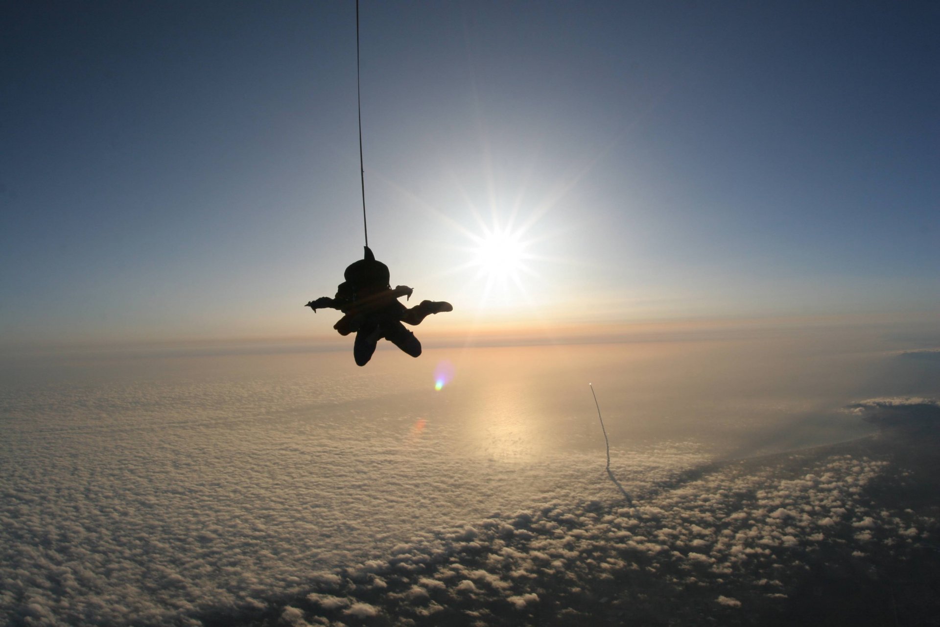 jump parashutist clouds adrenaline surprise flies to meeting