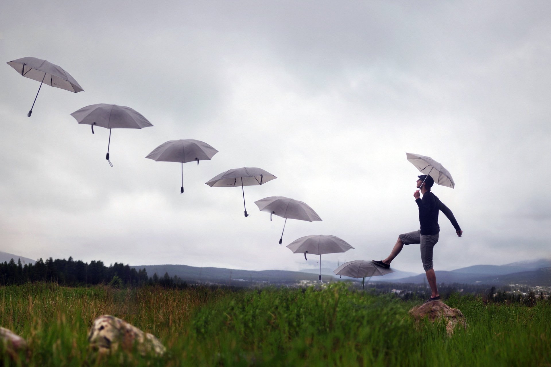 guy parapluies marches