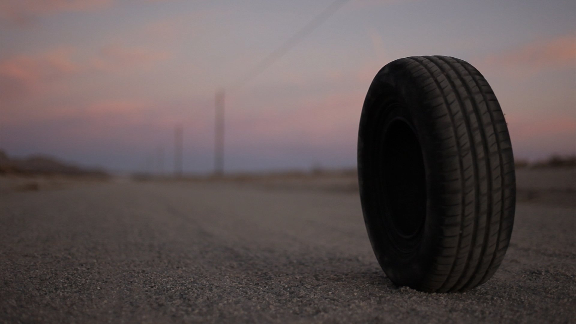 le soir la route la roue