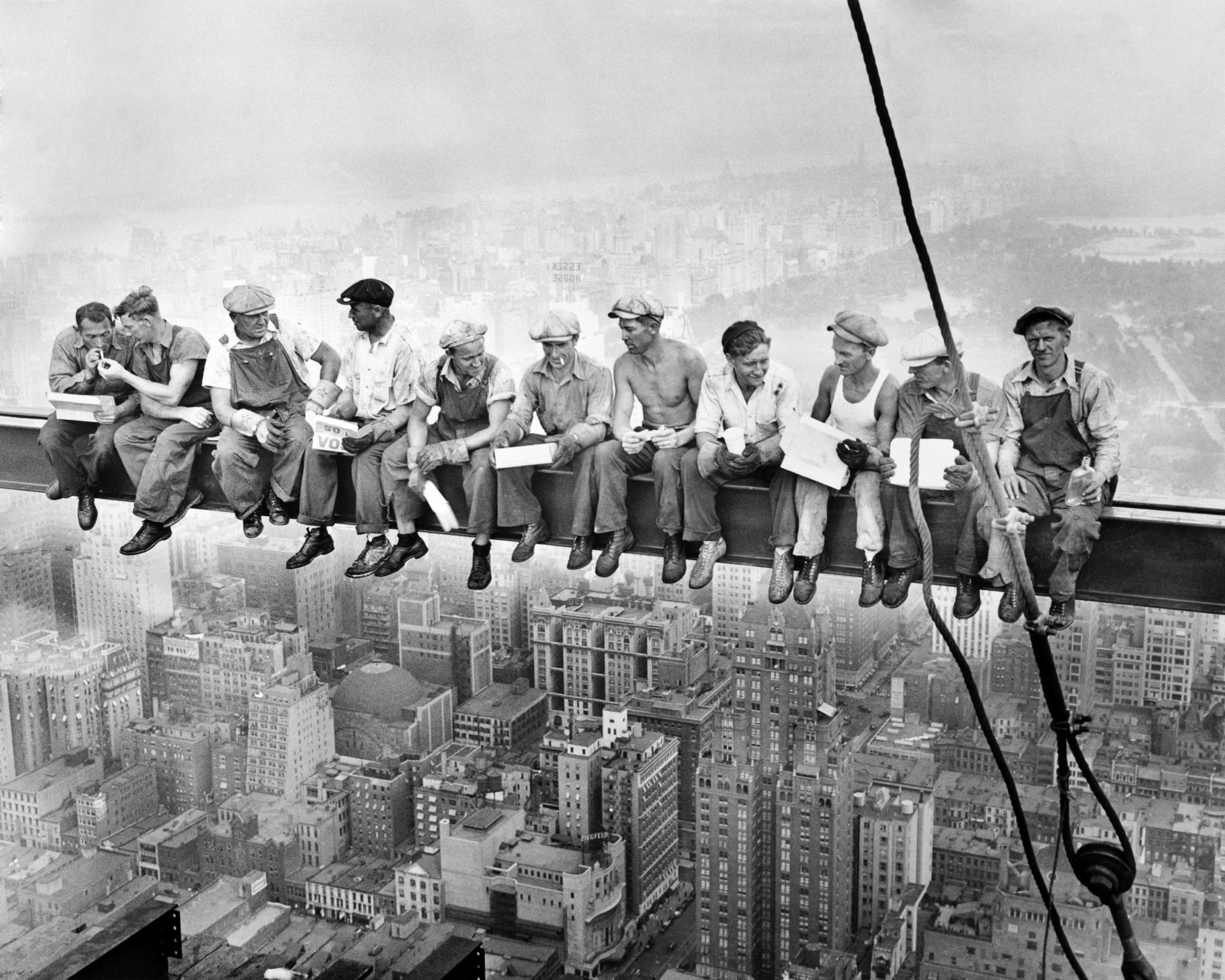 trabajadores descanso fumar descanso viga altura ciudad rascacielos edificio nueva york historia foto