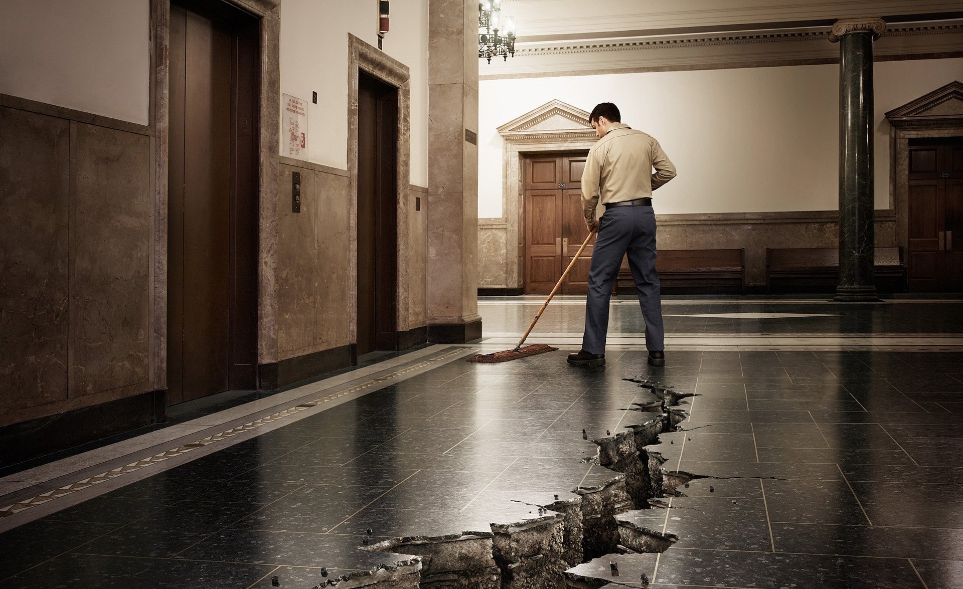 woźny hall otchłań podąża za nim