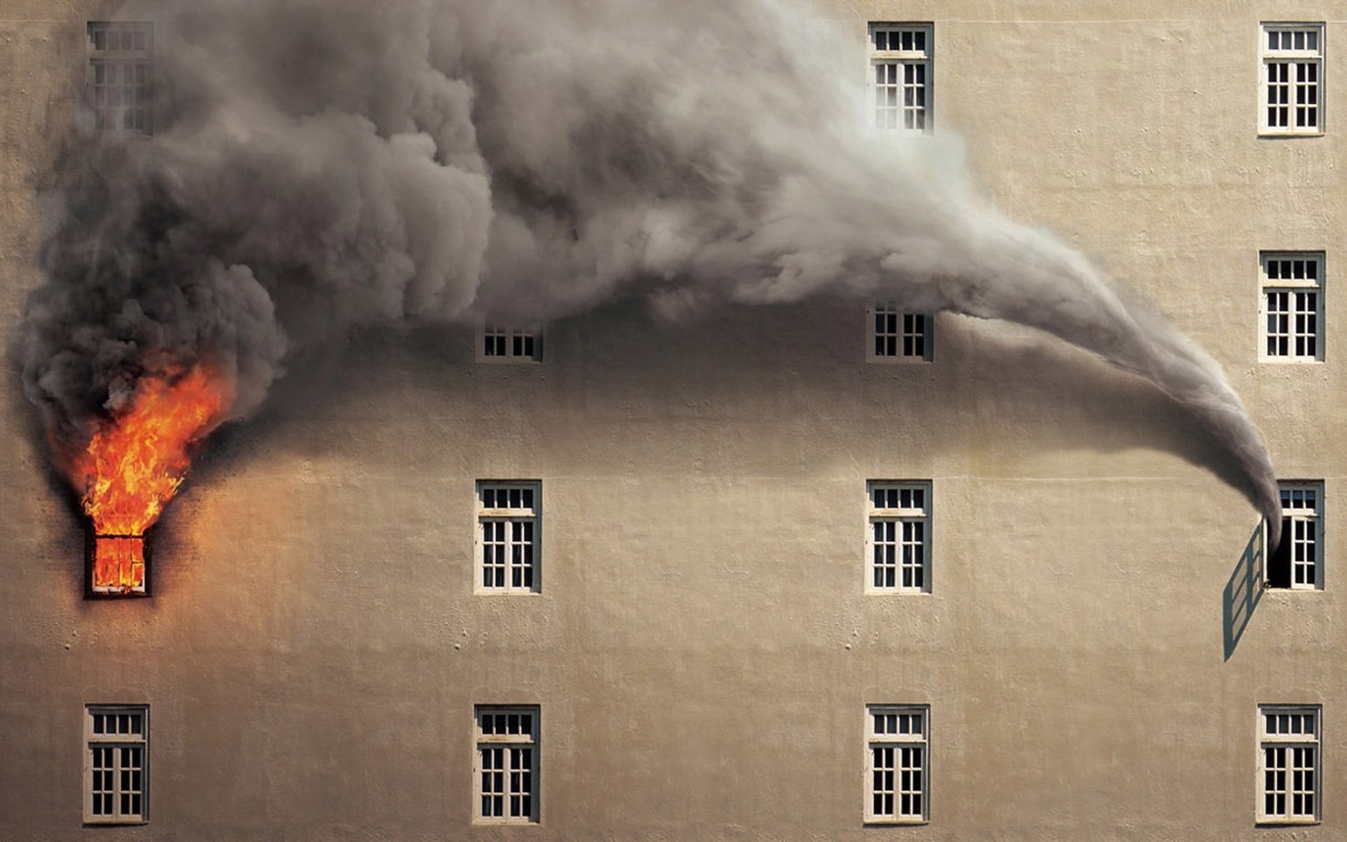 fuoco miracolo casa finestra