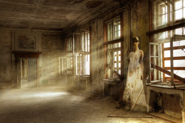 Photo d un fantôme dans un bâtiment abandonné