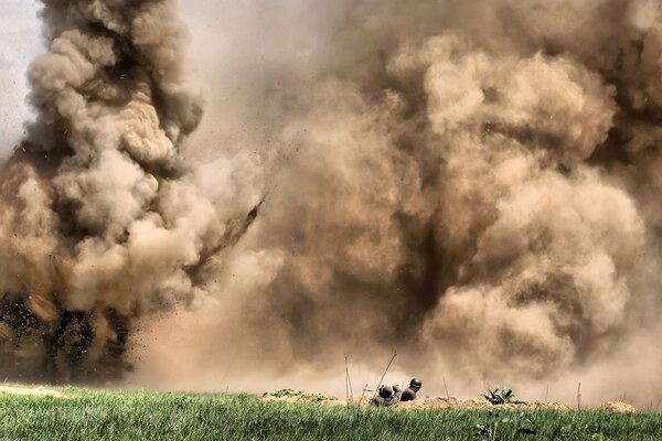 Explosión en el campo de batalla