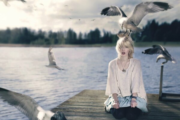 A simple photo of a girl and birds