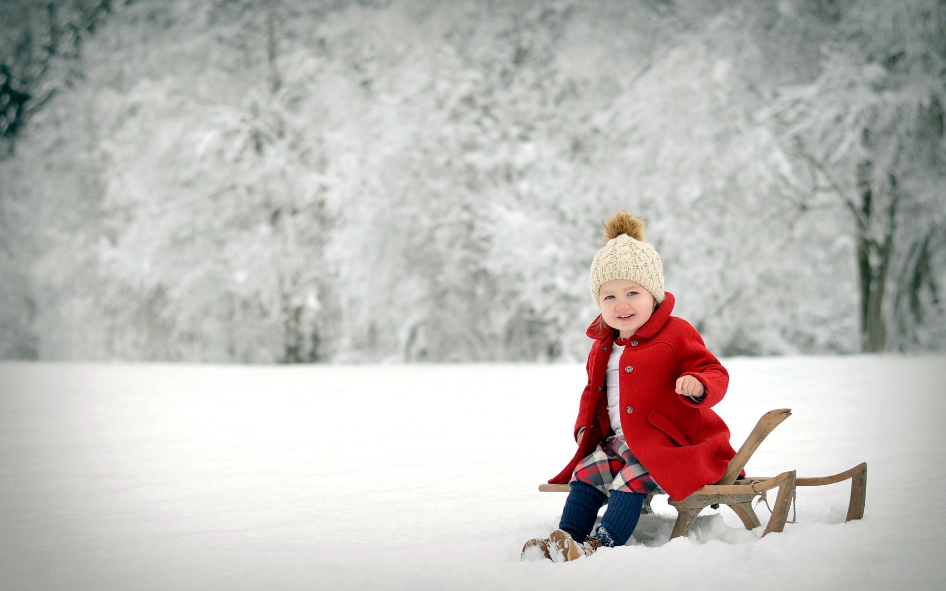 ragazza slitta inverno umore