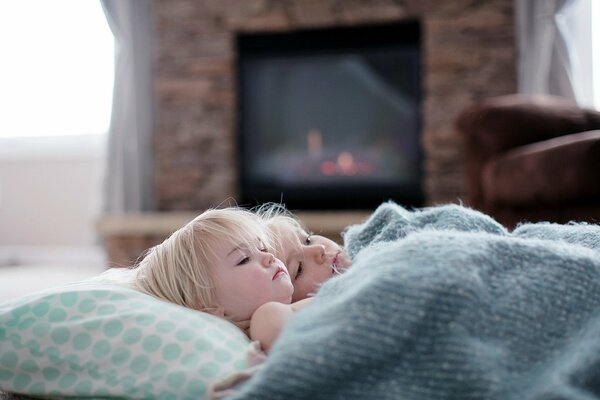 Children are lying in bed in a cozy house