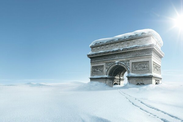 Winter. Schnee. Sogar ein Bogen ist eingeschlagen