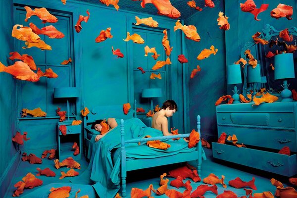 Blaues Schlafzimmer mit Goldfischen