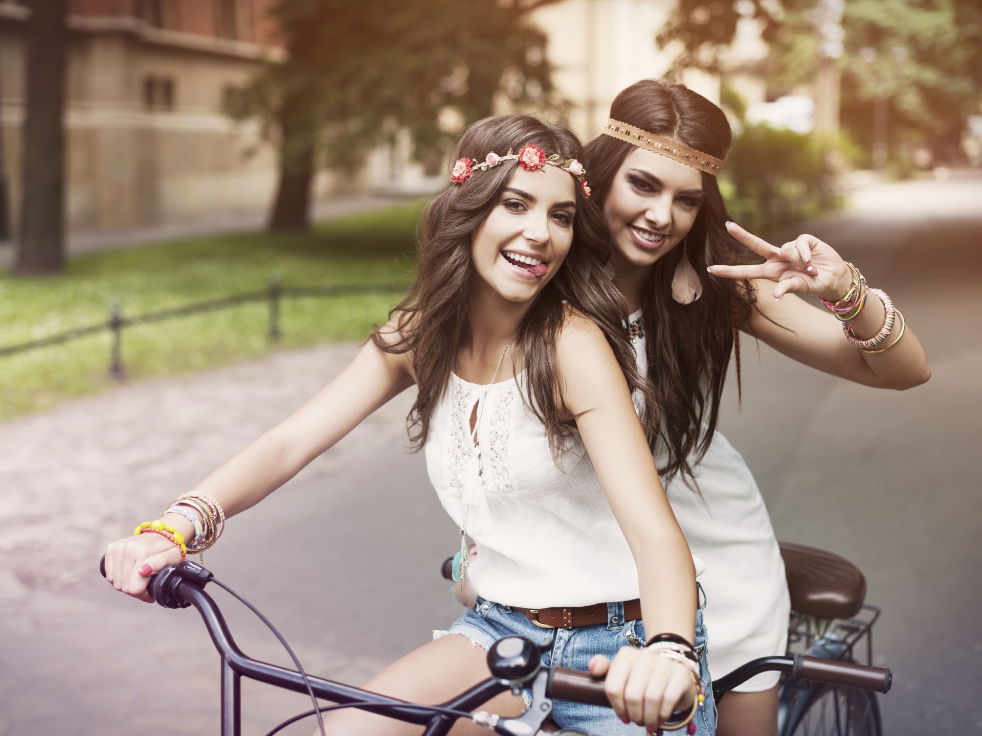 filles copines sourires humeur vues vélo