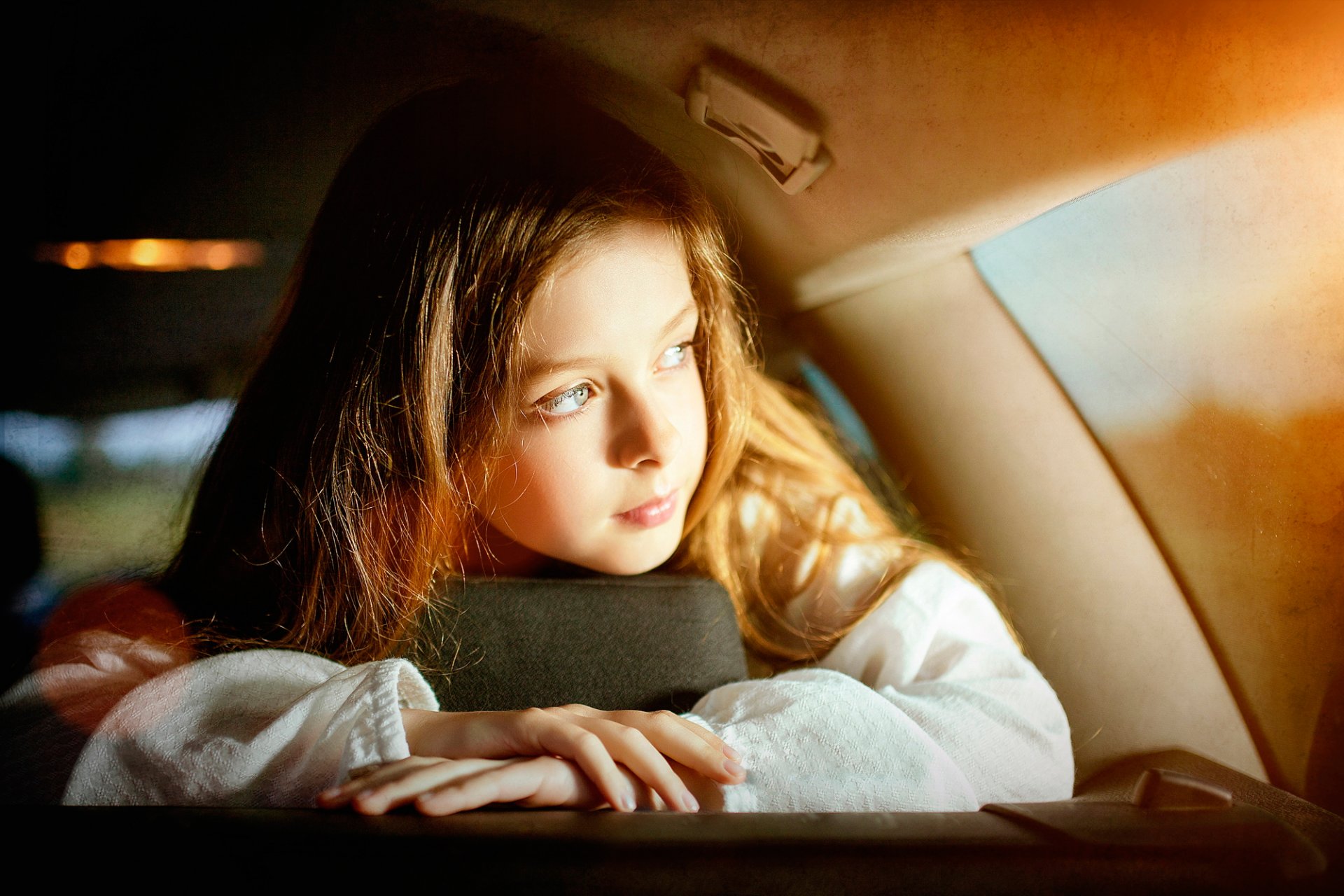 una mirada al futuro niña una mirada sergei piltnik