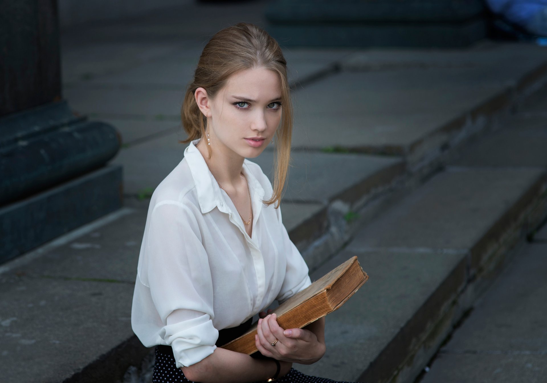 lisa book portrait cute dennis drozhzhin