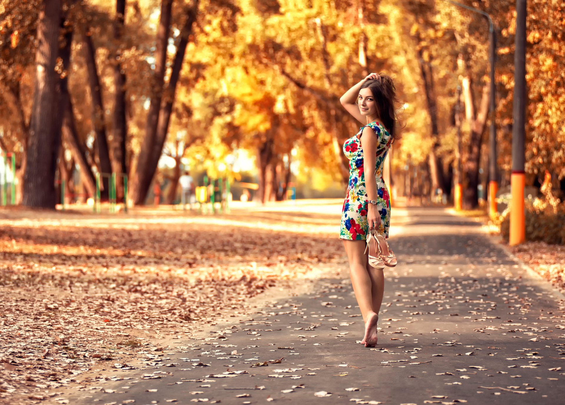 mädchen park herbst blätter kleid charme beine anton pechkurov