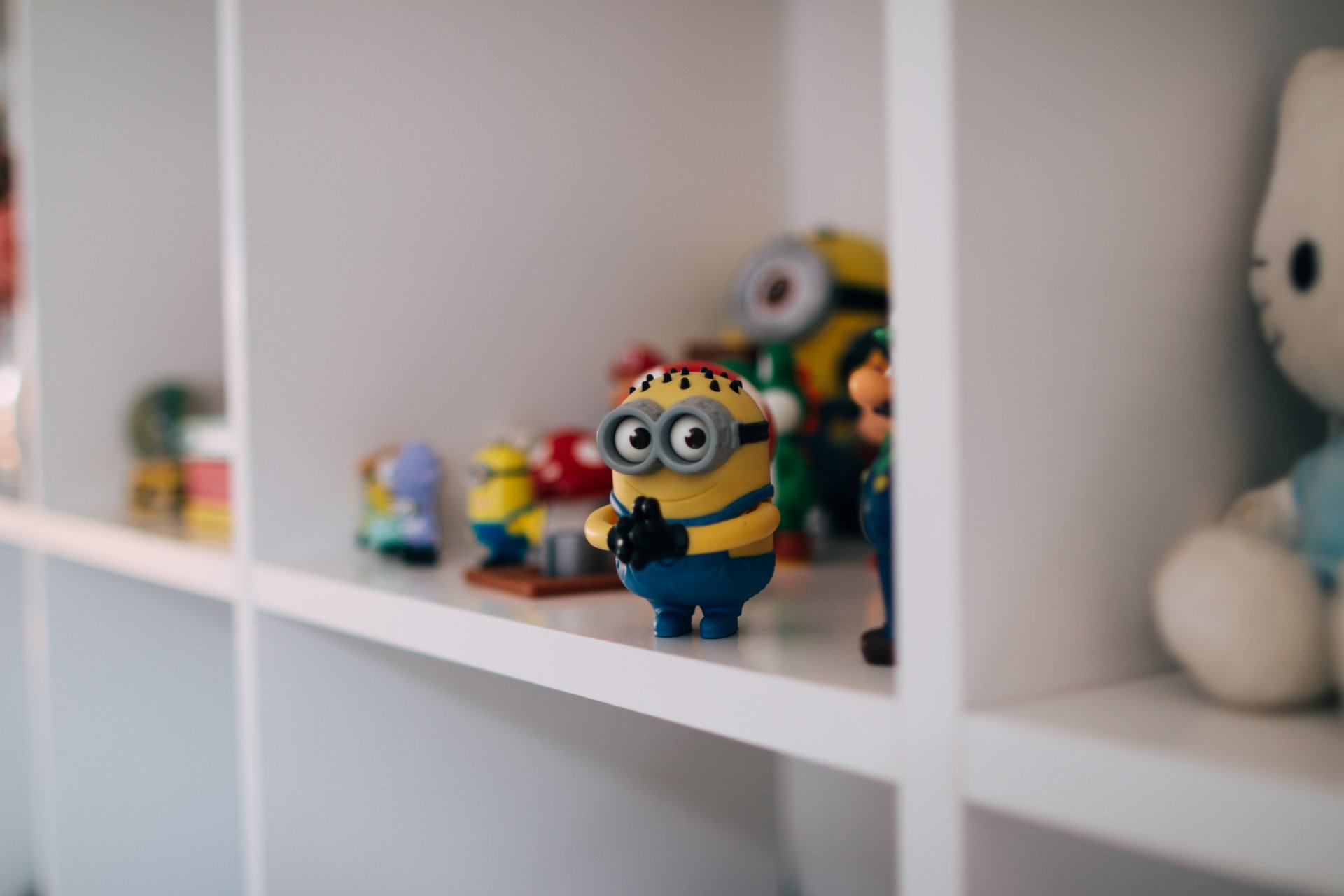 scaffale minion giallo occhiali occhi giocattolo