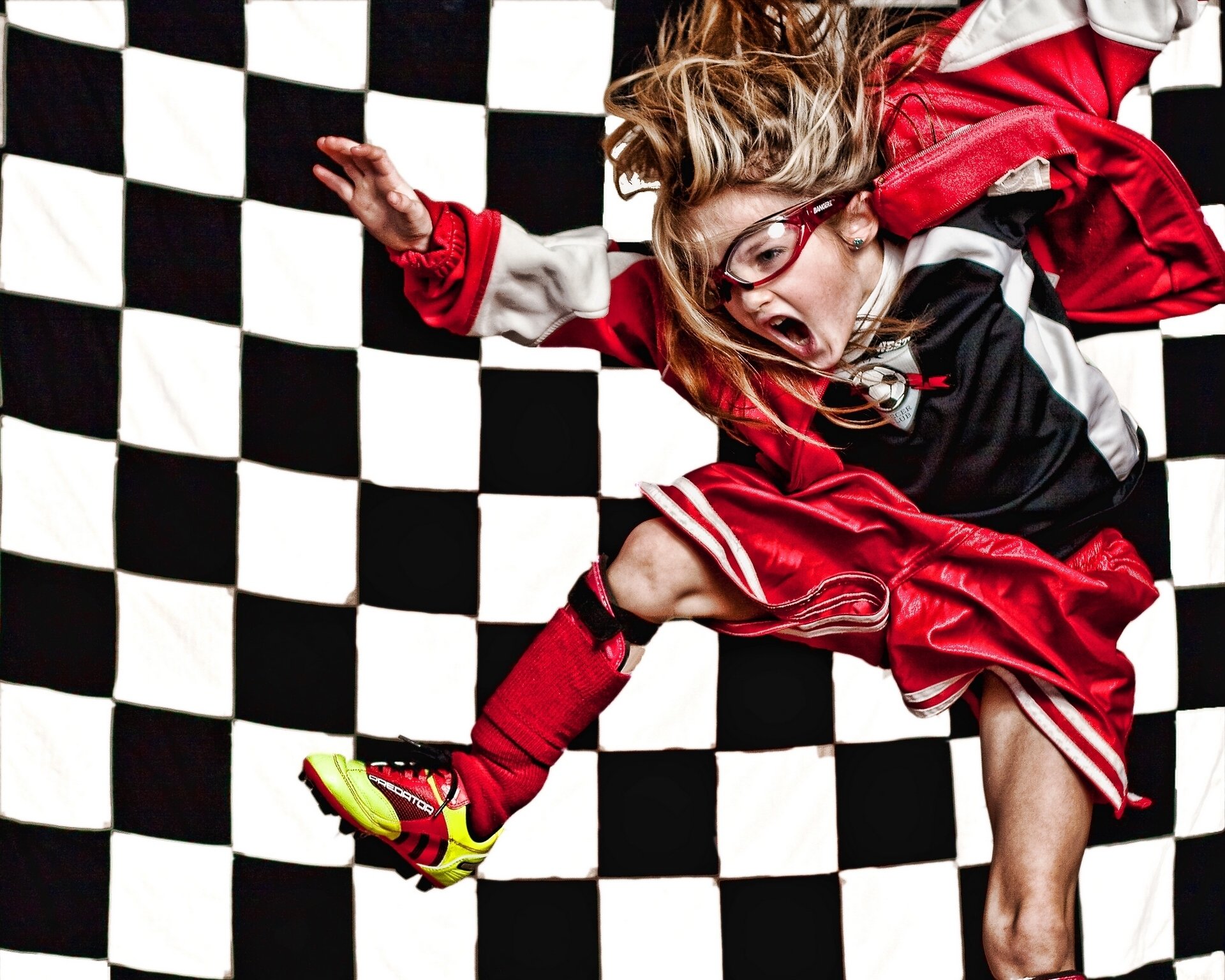 ragazza calciatore occhiali scarpa