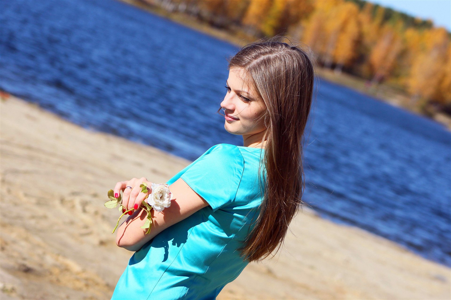 girl brown hair white rose beach