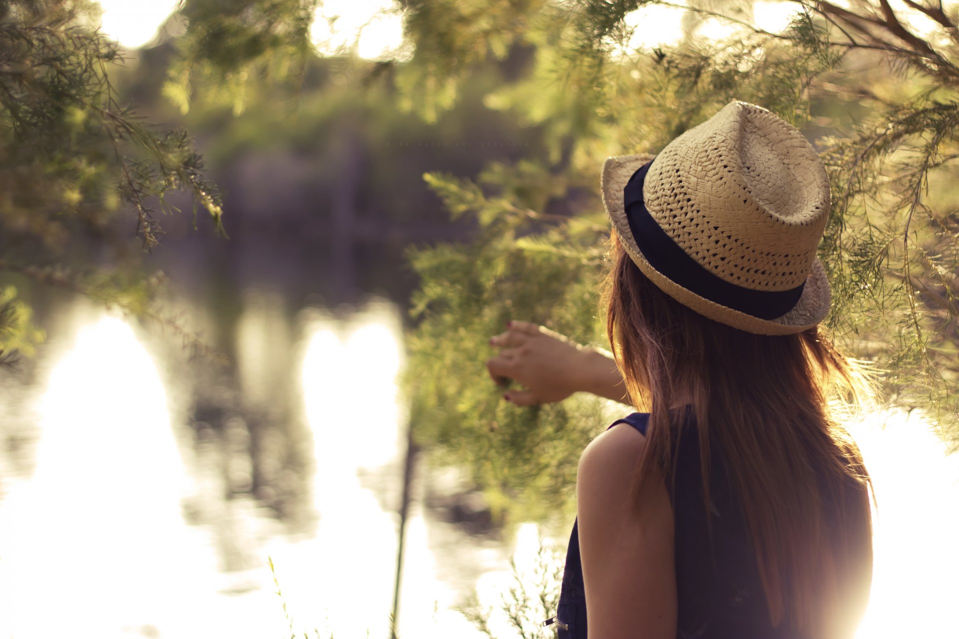 girl hat summer water green