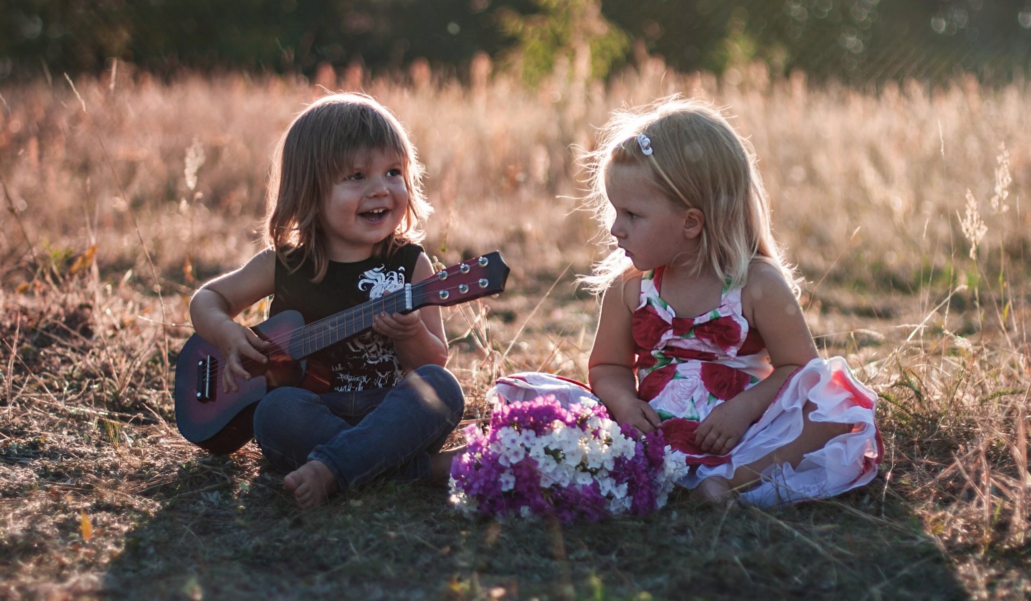 kinder junge mädchen gitarre stimmung