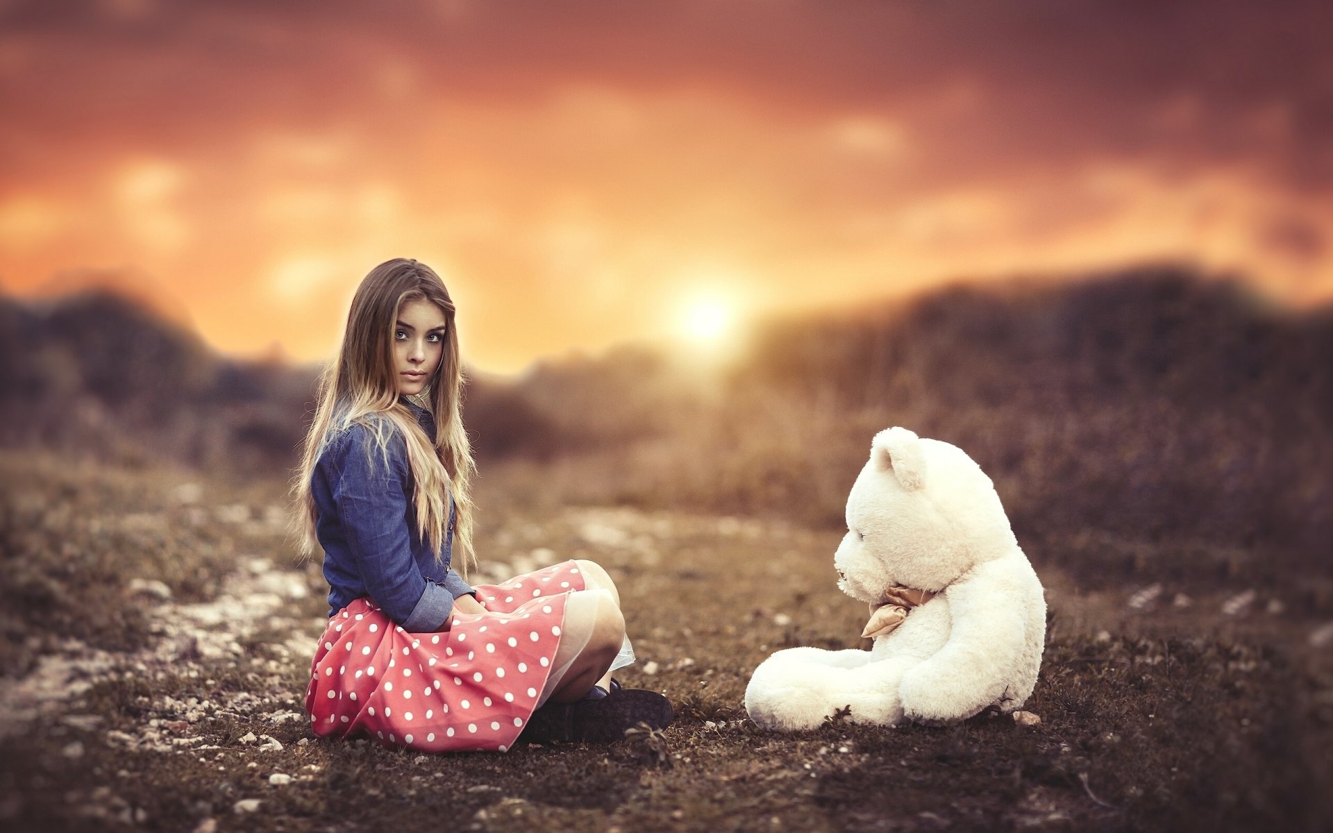 mädchen teddybär bär spielzeug sonnenuntergang stimmung bokeh