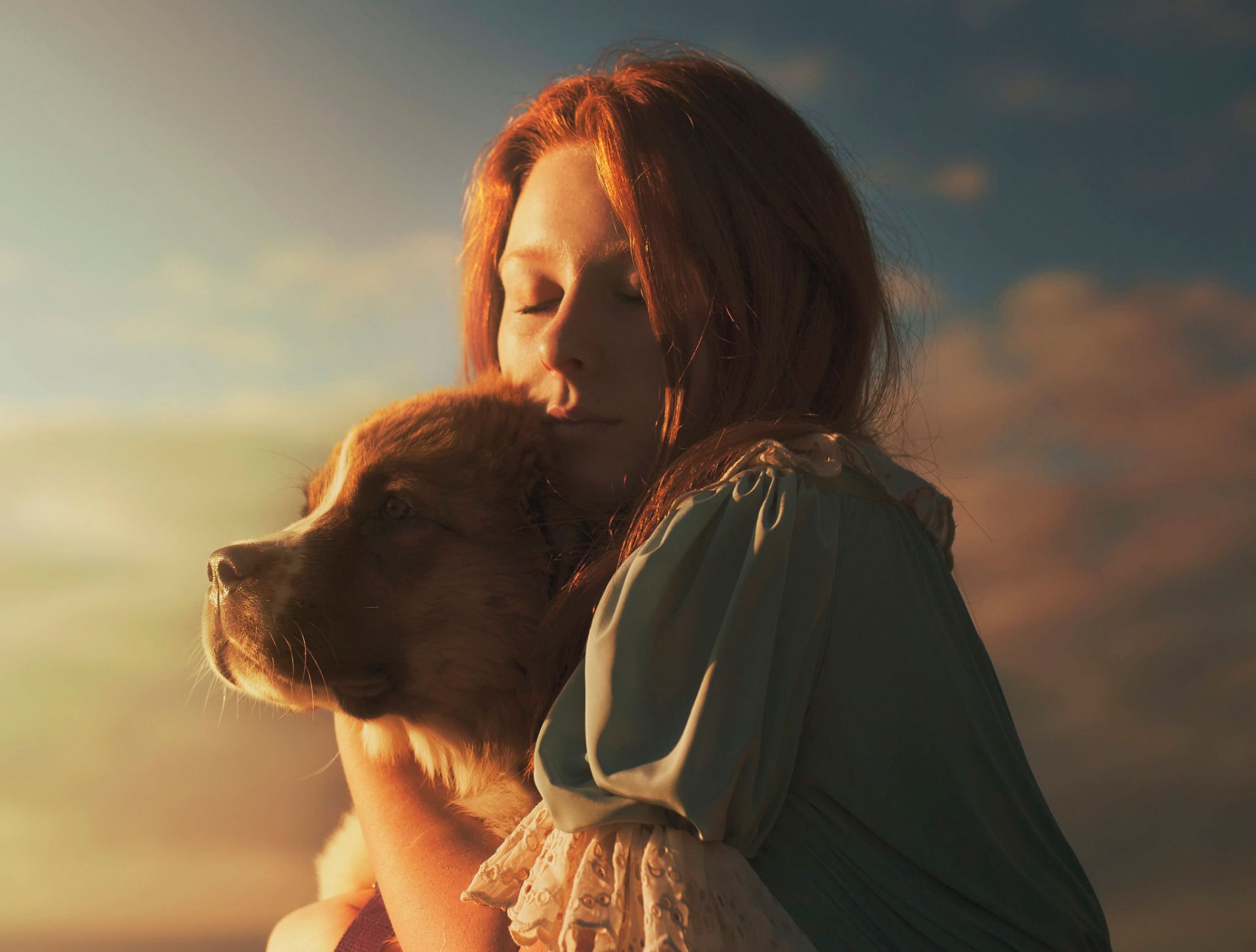 ragazza cane luce del sole
