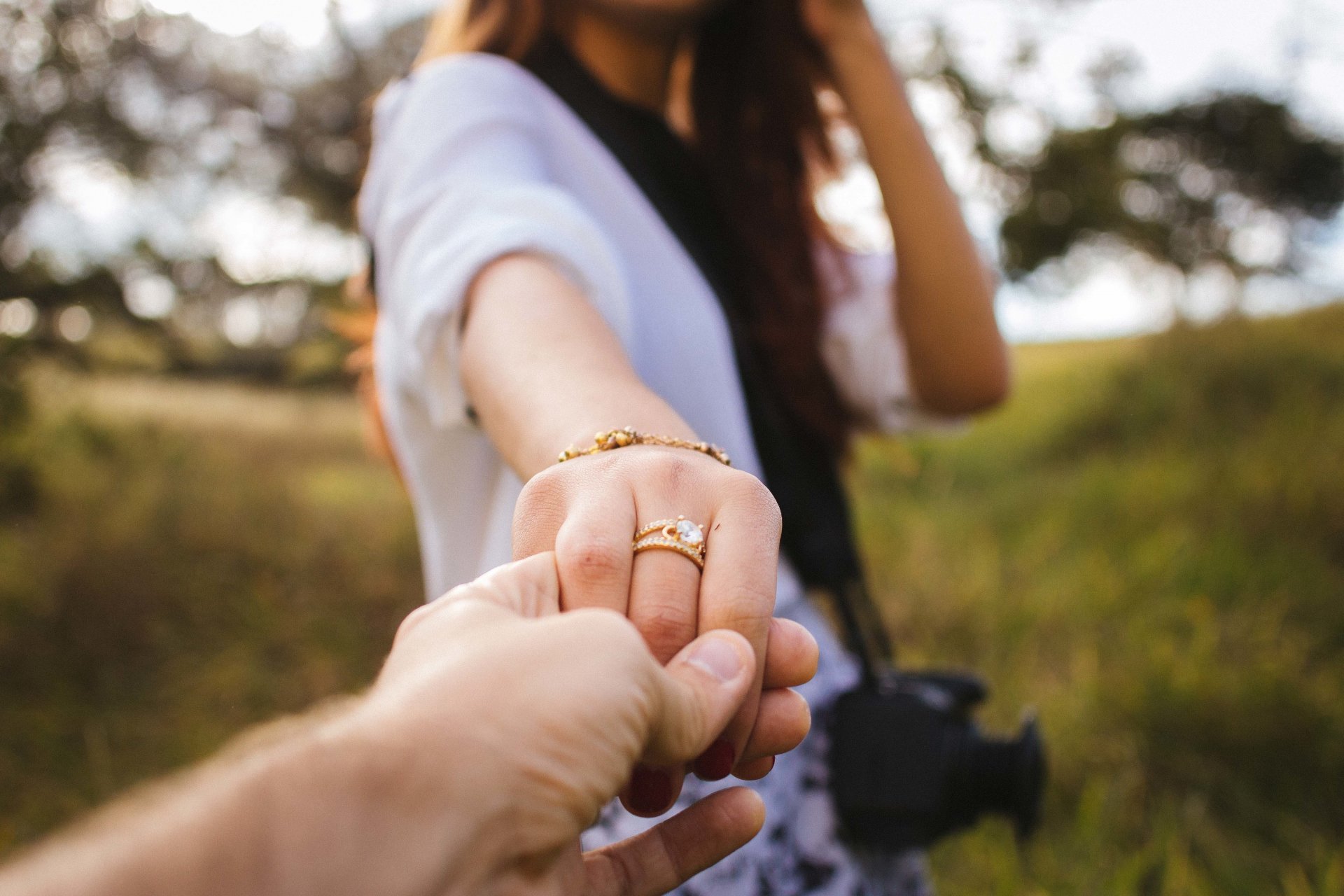 hands love ring