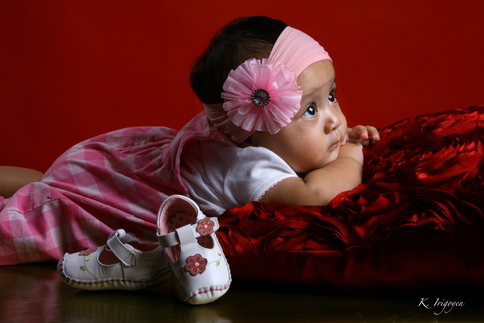 niña botas diadema arco almohada bebé