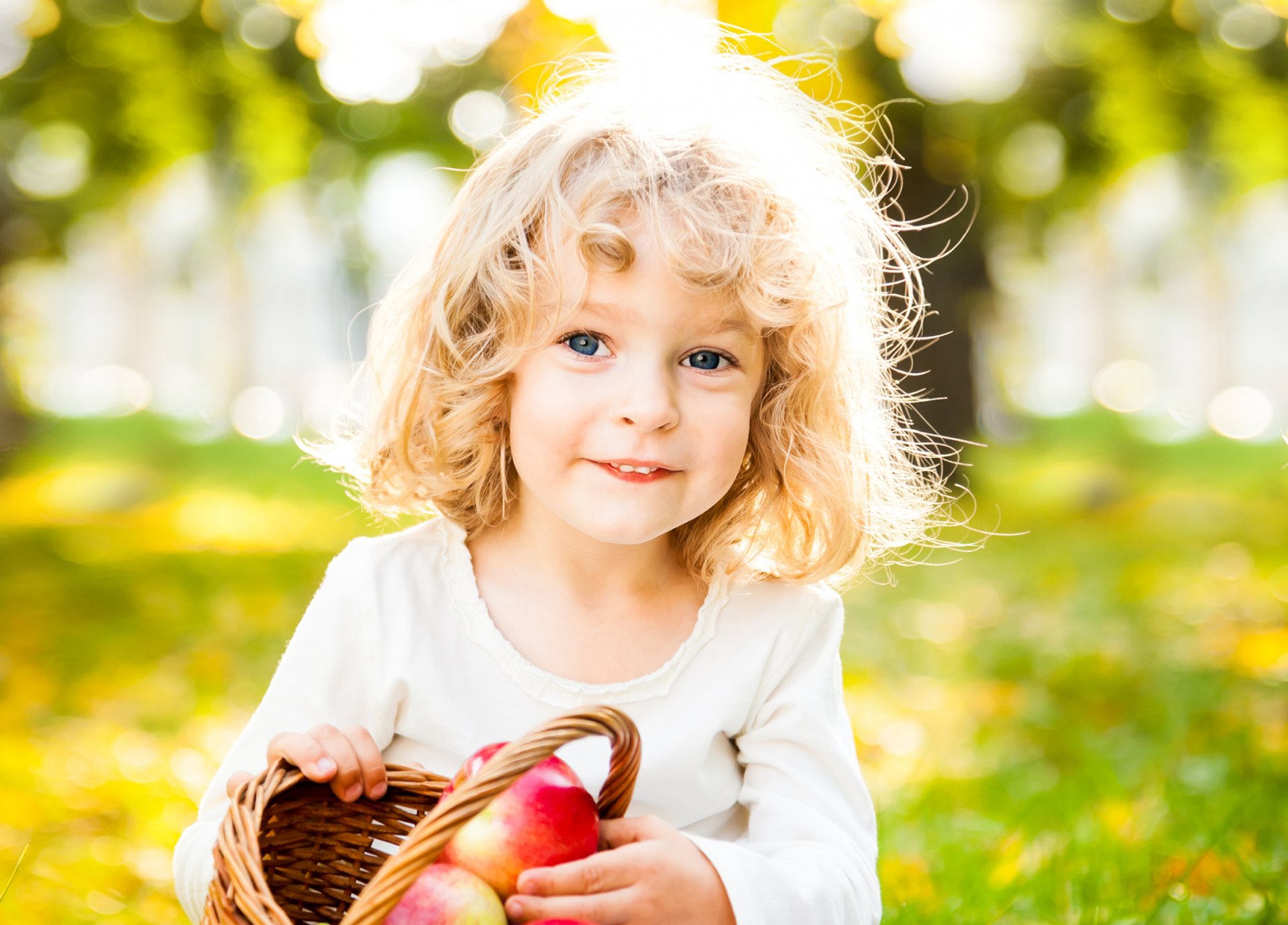 curls smile shopping apples park autumn