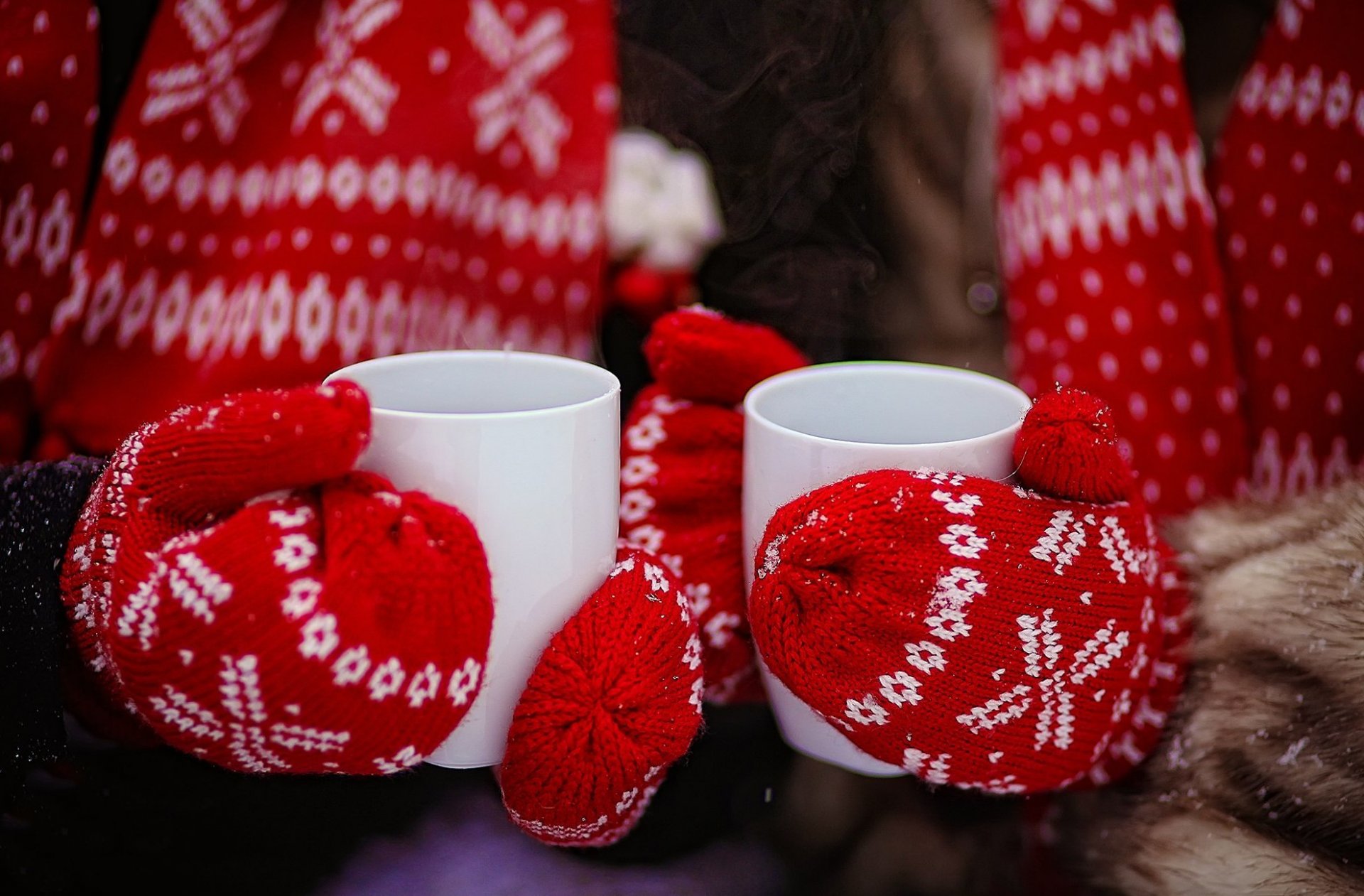 gants tasses thé rouge mains hiver
