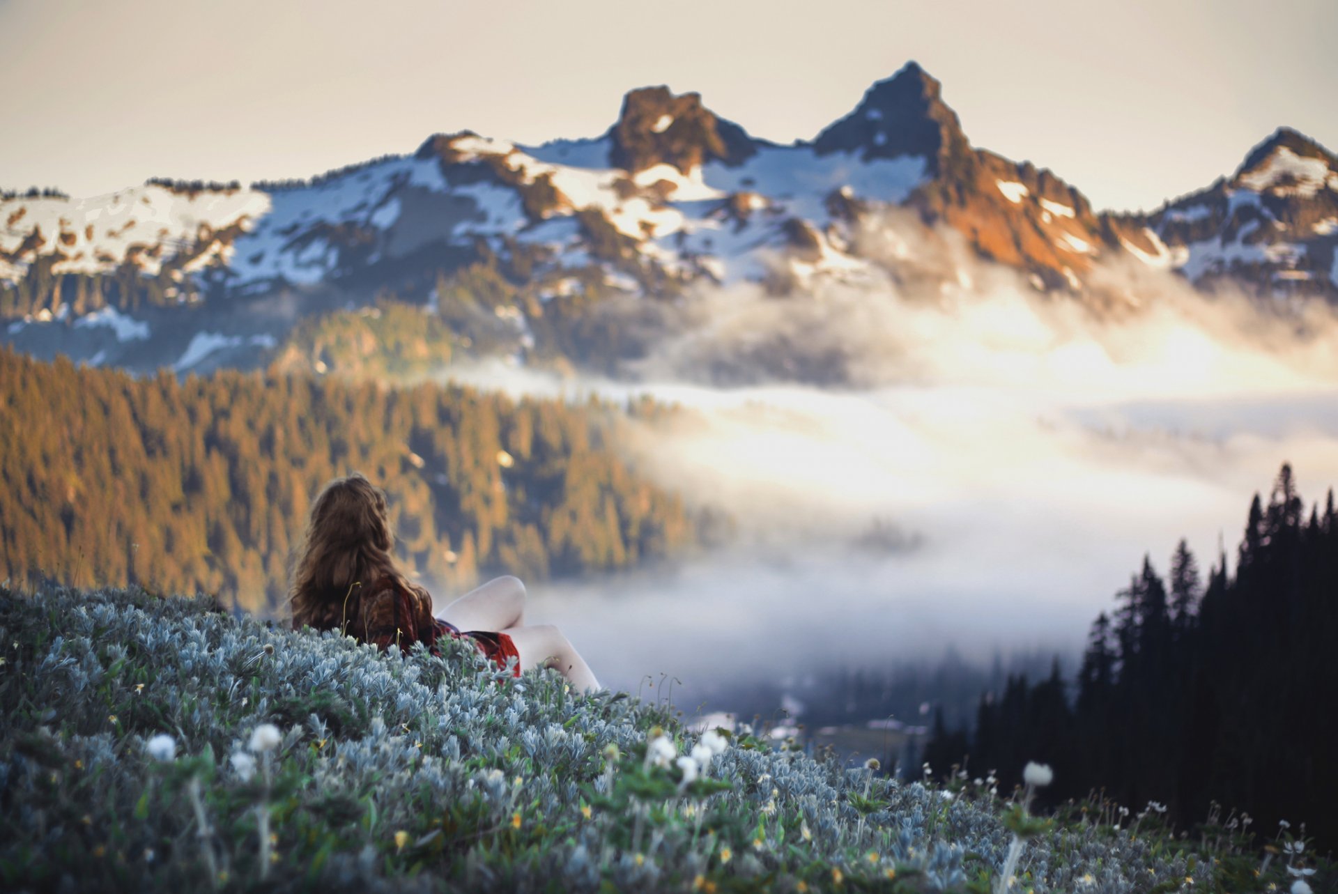 mädchen berge gras blumen himmel wolken schnee bäume