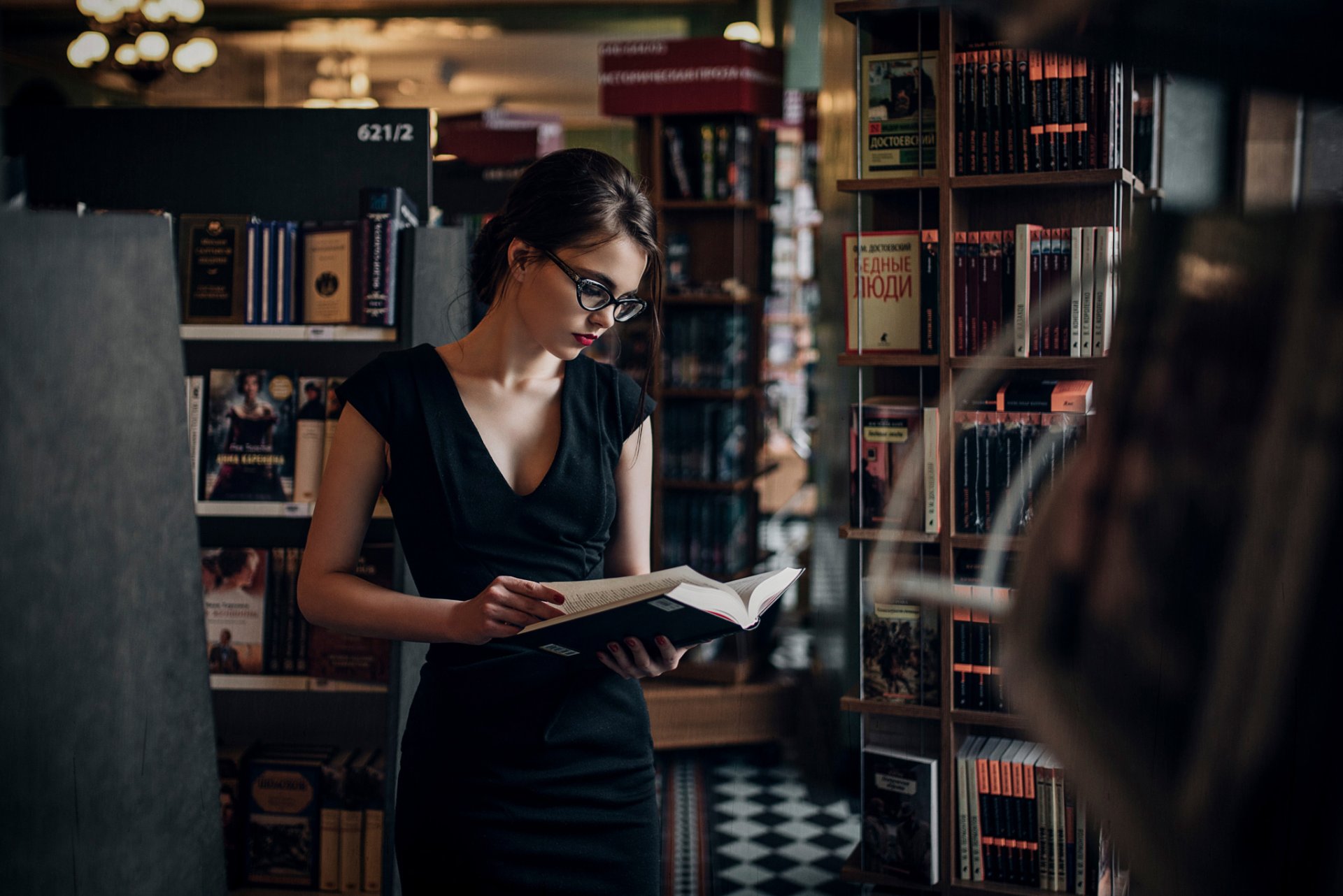 oktiabrina maximov brina book reading library maxim guselnikov