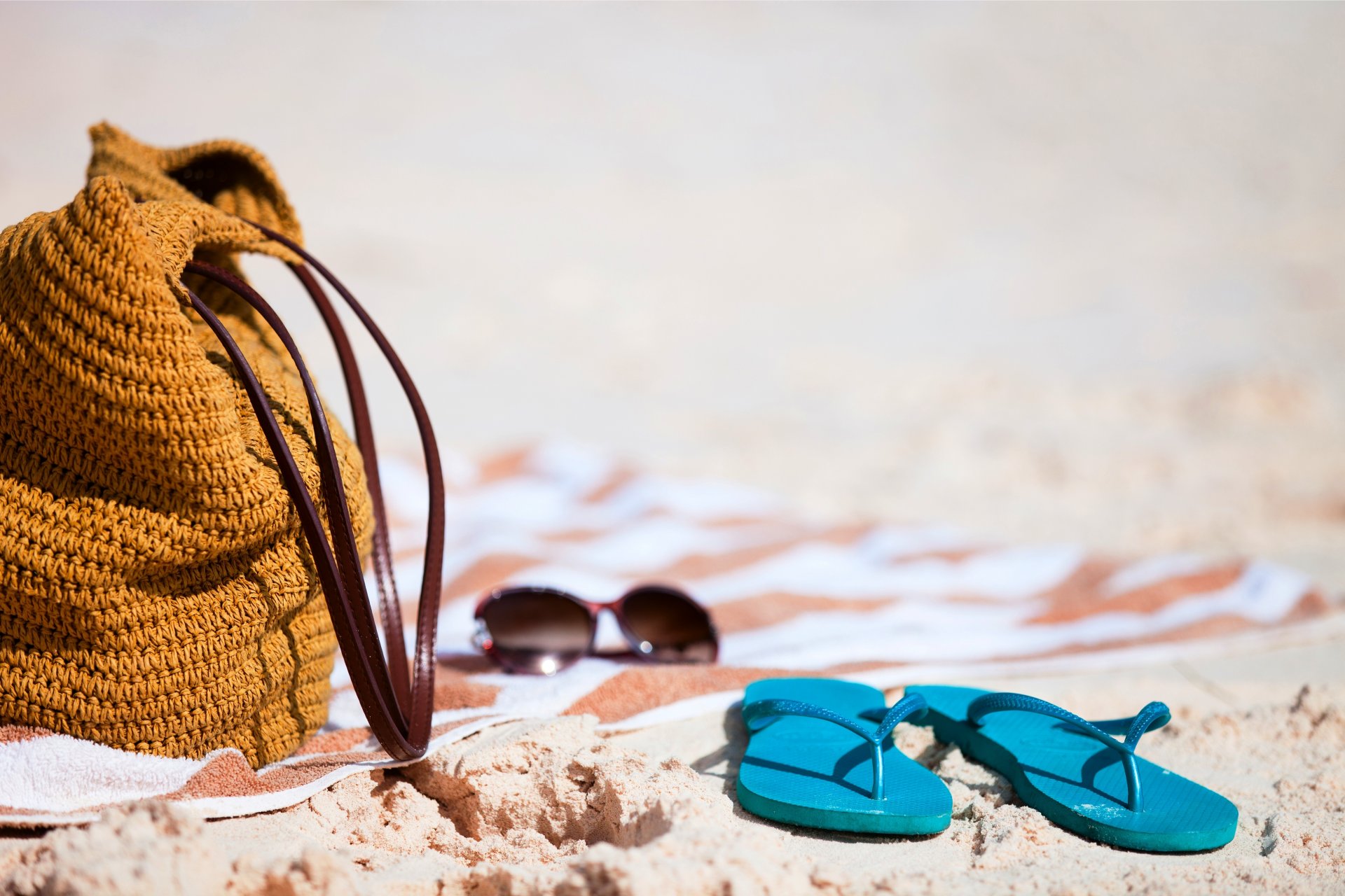 ummer vacation beach accessories summer sand sun bag glasses slate