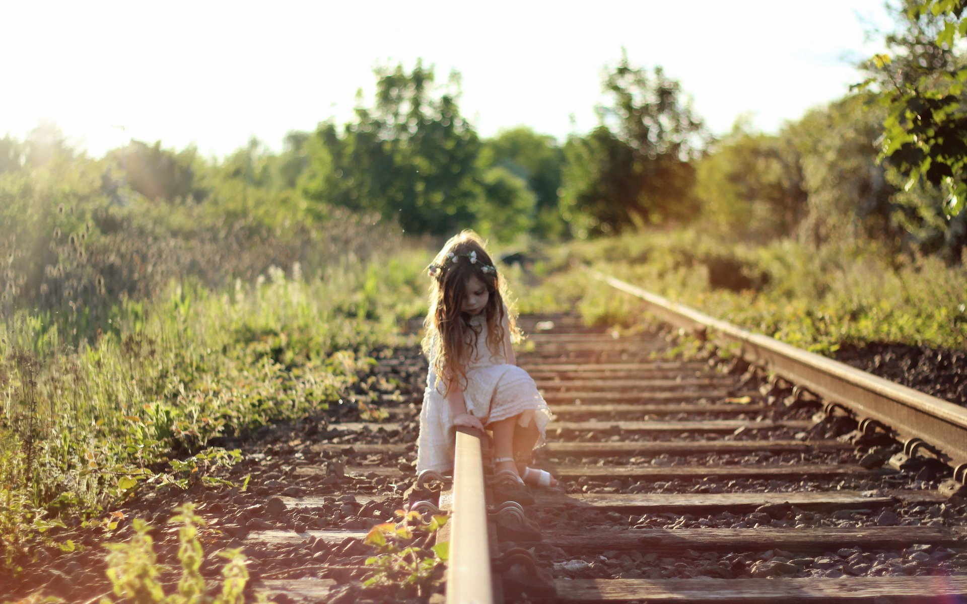 mädchen eisenbahn stimmung sommer