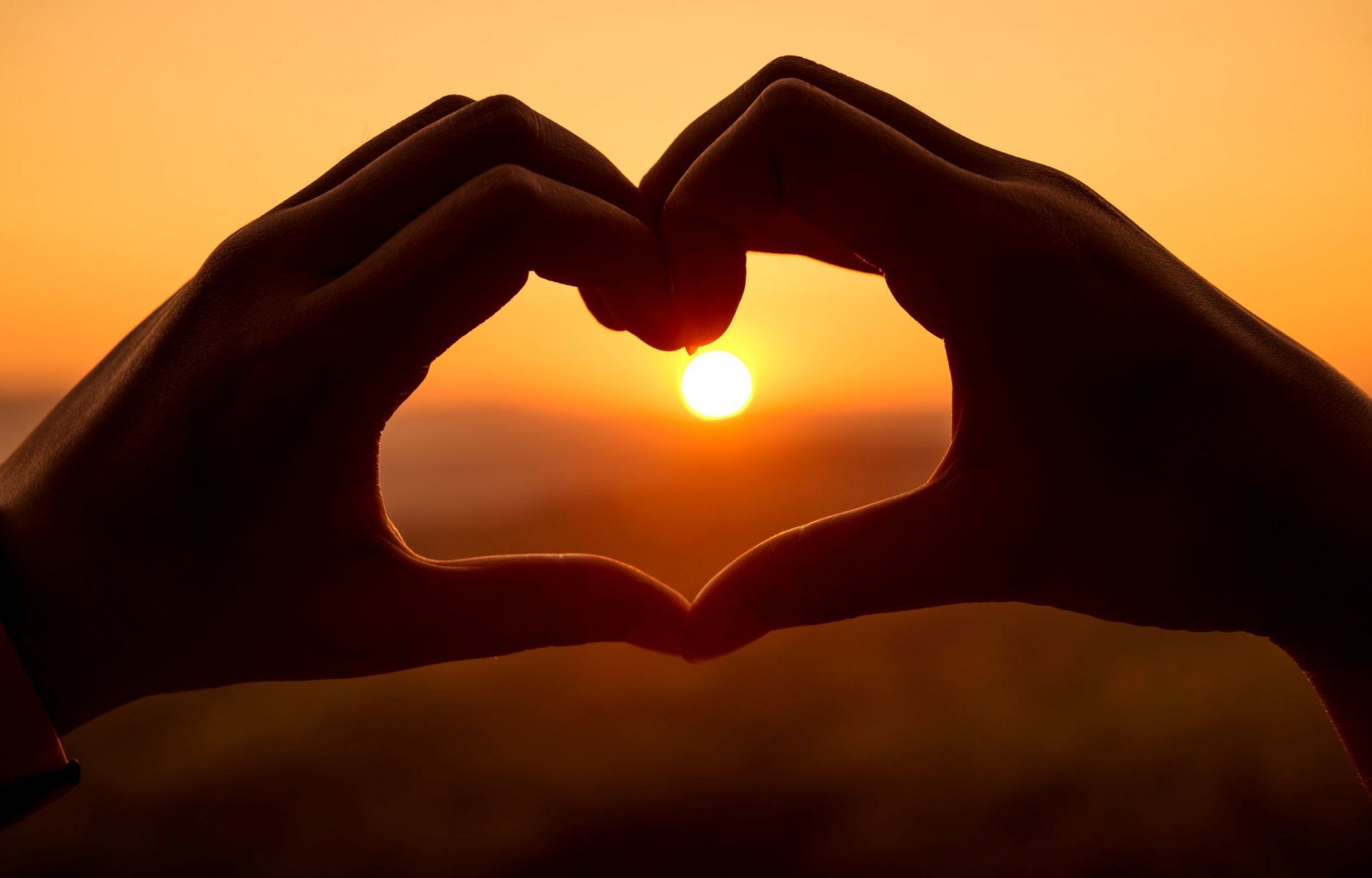 umore mani ragazza cuore cuore amore tramonto sole cielo sfondo