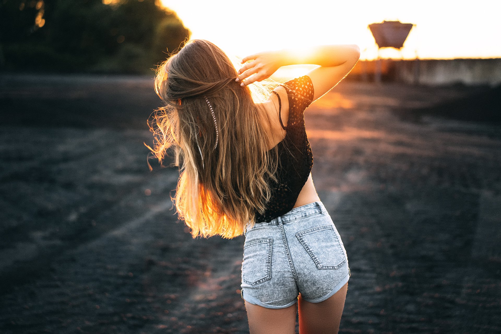dominica shorts haare sonnenlicht