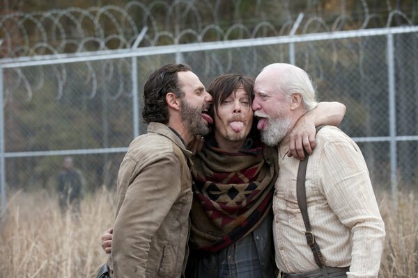 Las lenguas sacadas de los artistas de la película the Walking Dead