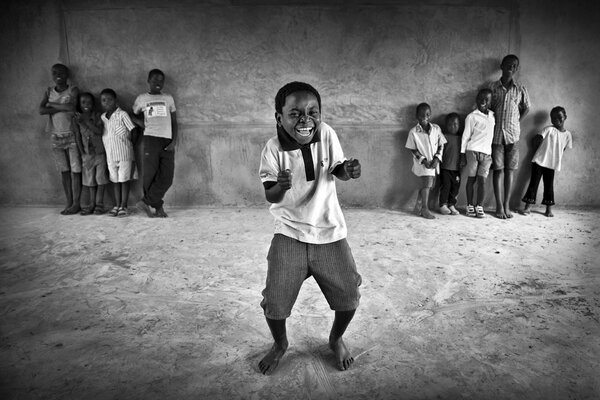 Bambini. Serata danzante. Città. Africa