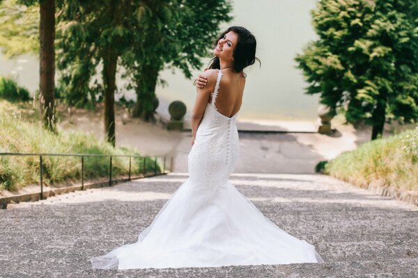 The best mood is a wedding dress with a neckline