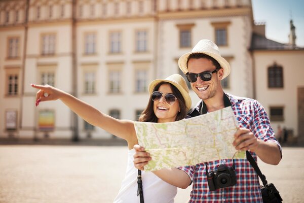 Feliz pareja va a viajar