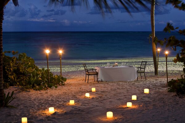 Dîner romantique au bord de l océan