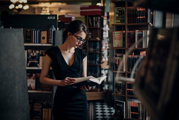 Oktober Maksimova Bücher in der Bibliothek lesen