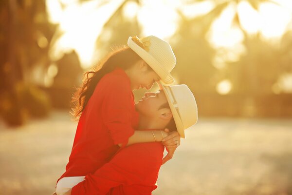 Amoureux des asiatiques dans les chapeaux