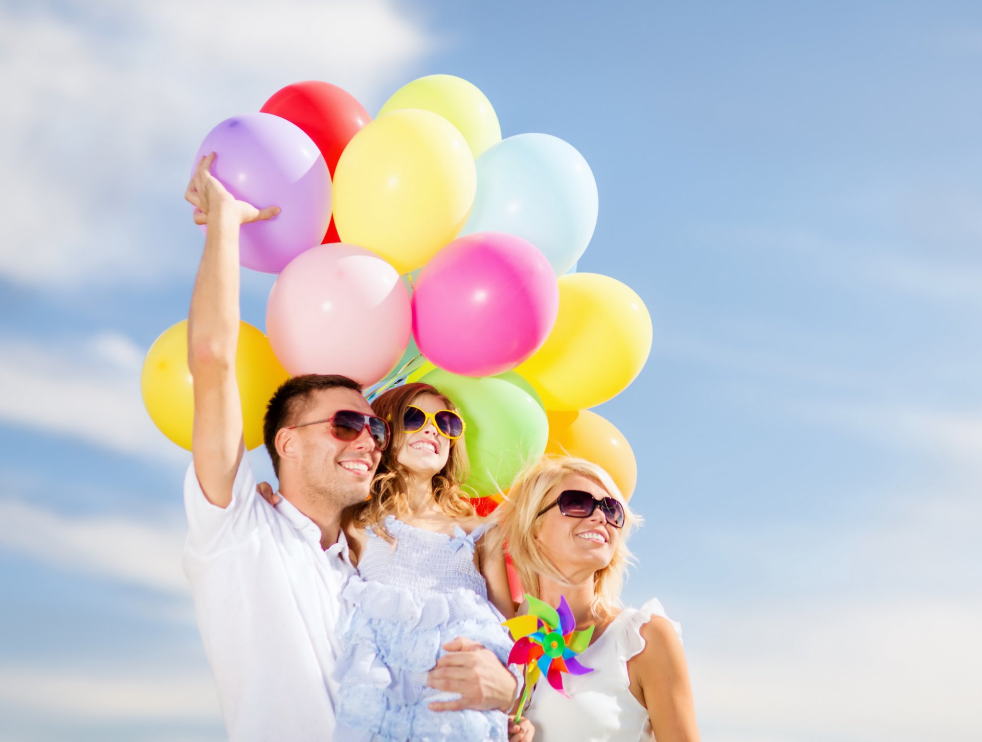 felice palloncini colorato cielo famiglia uomo palloncini persone gioia felicità