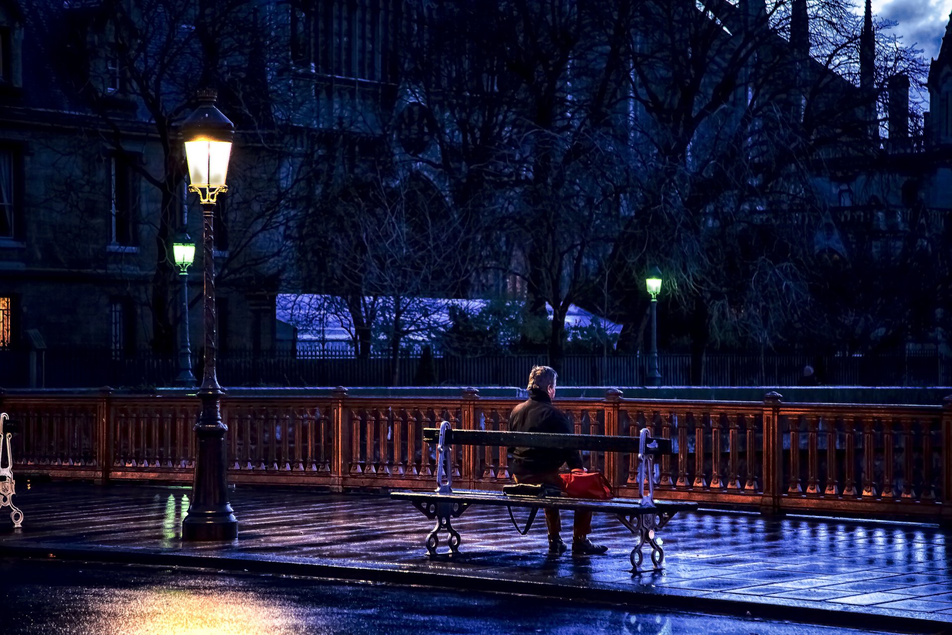 l humeur en france à paris la route une lanterne un banc un homme assis