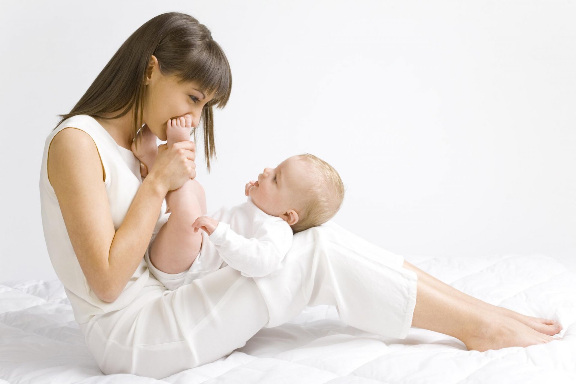 kinder frau kleinkind mutterschaft beine freude mama