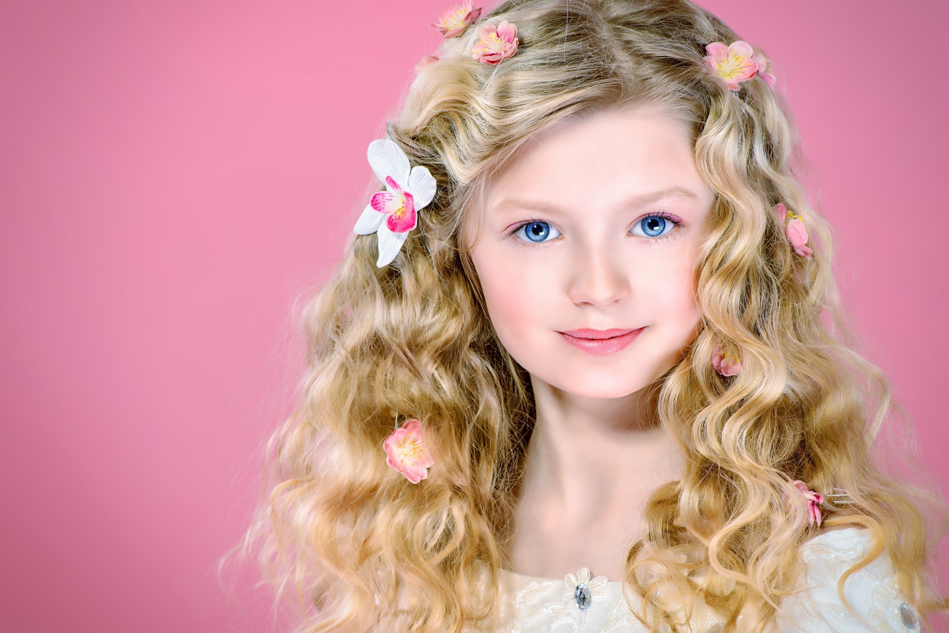 girl hair curls locks portrait flower blue eye