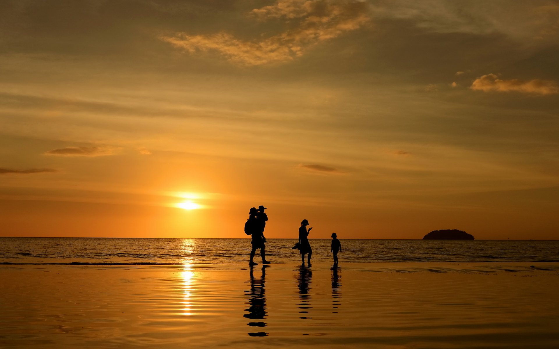 familie meer sonnenuntergang silhouetten landschaft