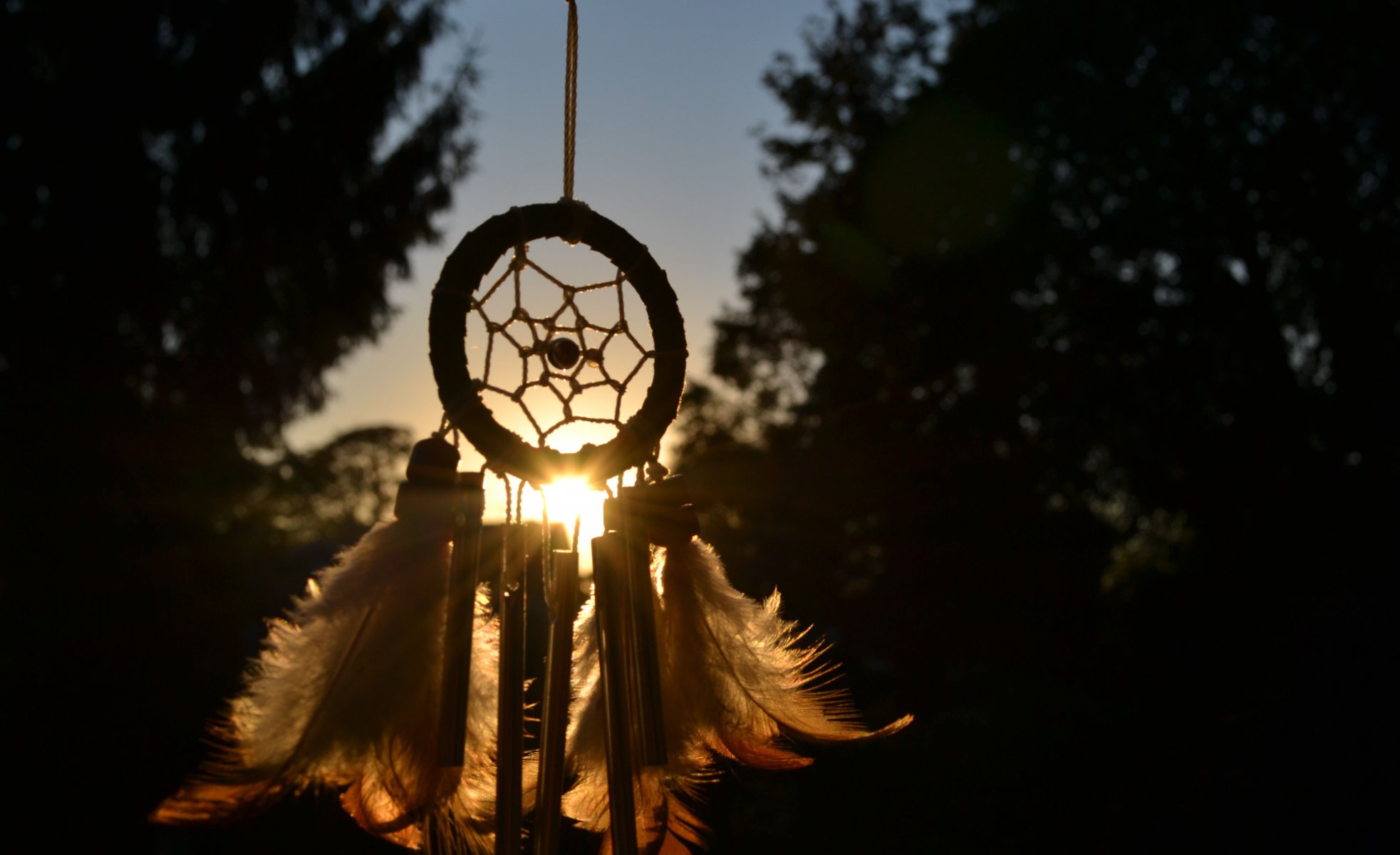 traumfänger maskottchen amulett federn sonne